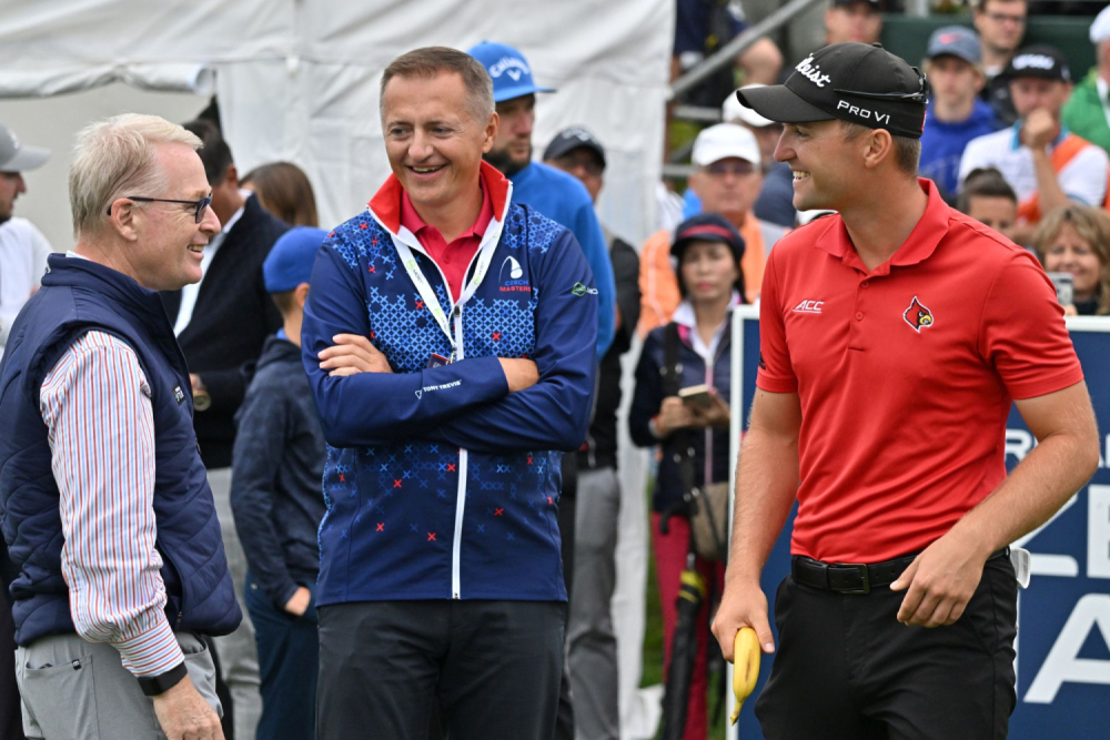 Zleva bývalý šéf DP World Tour Keith Pelley, Petr Dědek a Jiří Zuska před startem finálového kola D+D REAL Czech Masters 2023 (foto: Zdeněk Sluka)