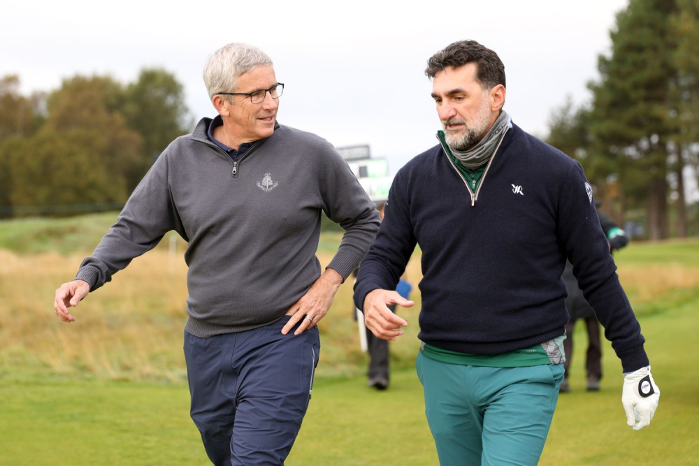 Komisionář PGA Tour Jay Monahan a guvernér PIF Yasir Al- Rumayyan (foto: GettyImages).