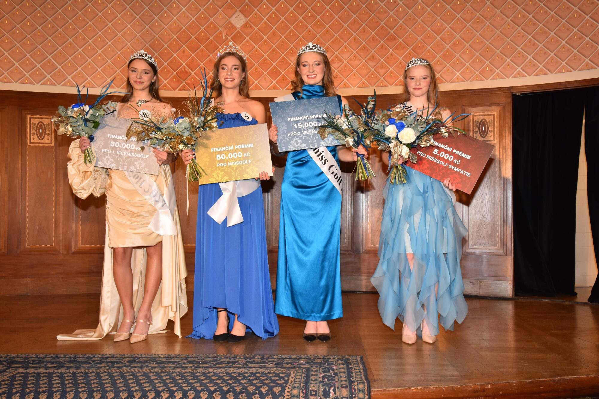 Zleva první Vicemiss Lucie Koplíková, MissGolf Andrea Šťastná, druhá Vicemiss Natálie Macháčková a Miss Sympatie Jana Schafferová (foto: Radko Voleman)