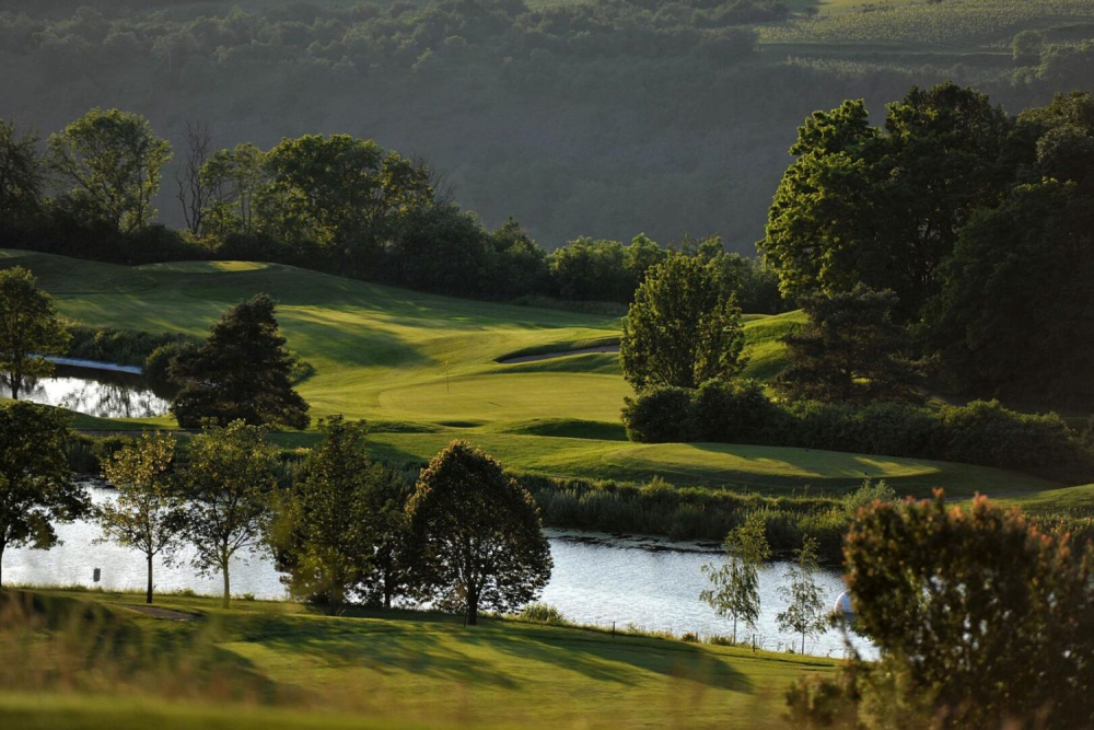 Golfové hřiště na Karlštejně (foto: Golf Resort Karlštejn).