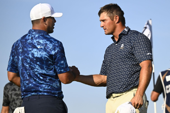 Bryson DeChambeau a Brooks Koepka (foto: GettyImages).