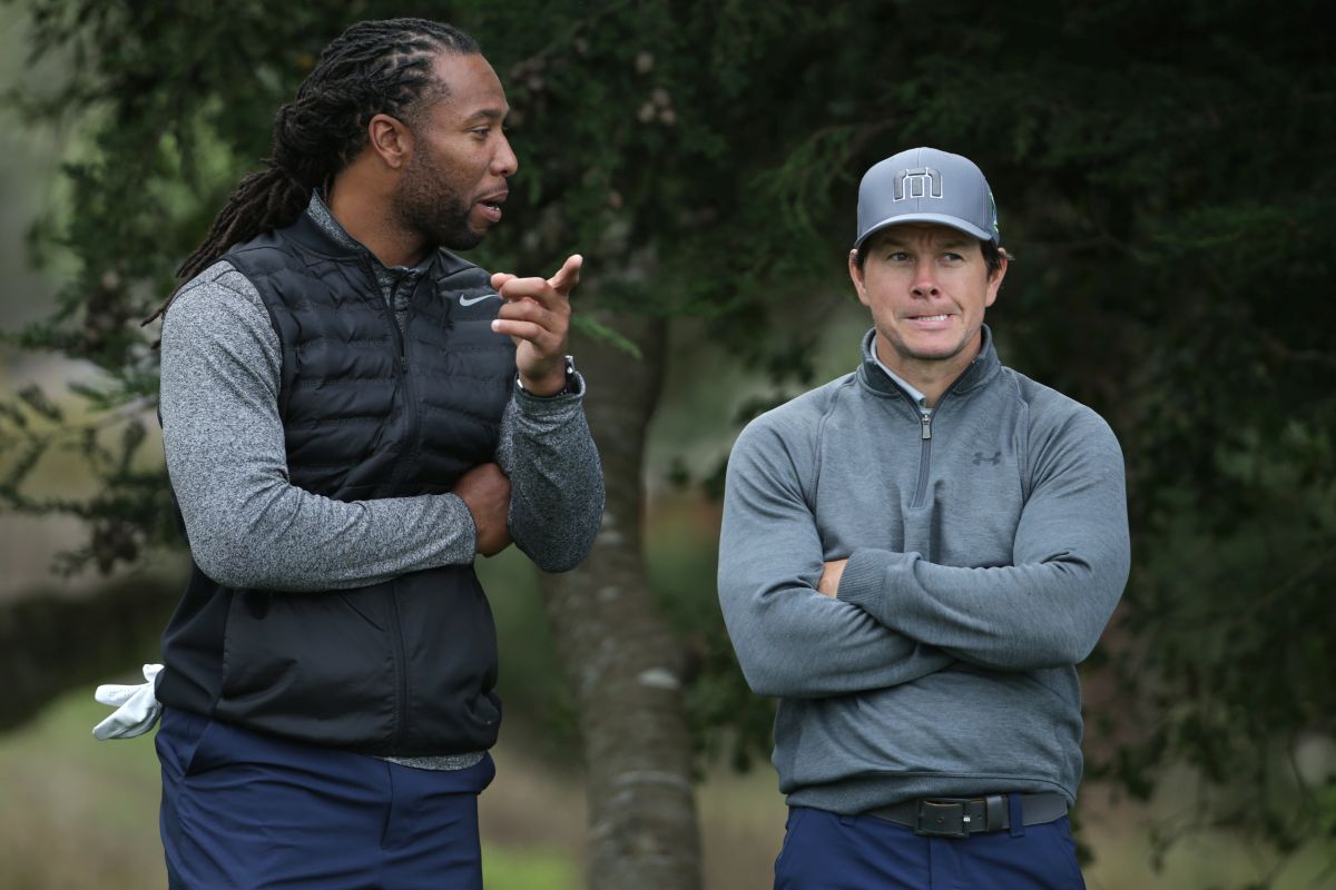 Hráč NFL Larry Fitzgerald a herec Mark Wahlberg