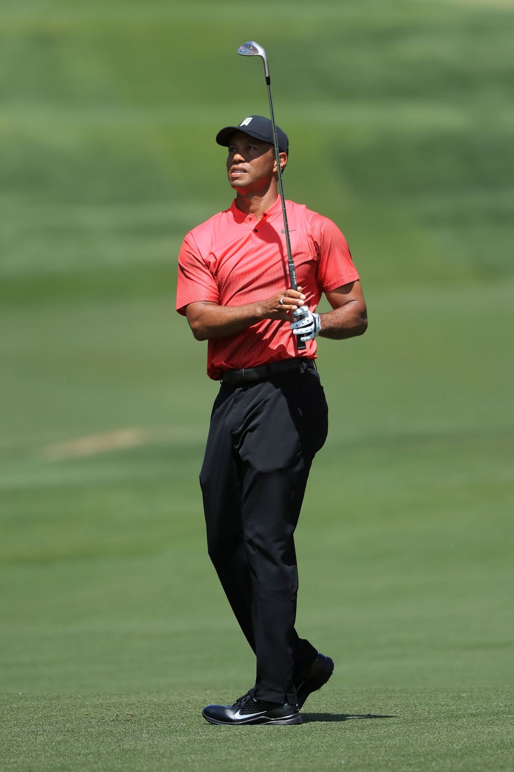 Tiger Woods během finálového kola Wells Fargo Championship 2018.