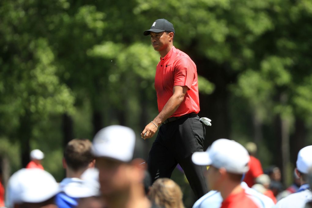 Tiger Woods během finálového kola Wells Fargo Championship 2018.